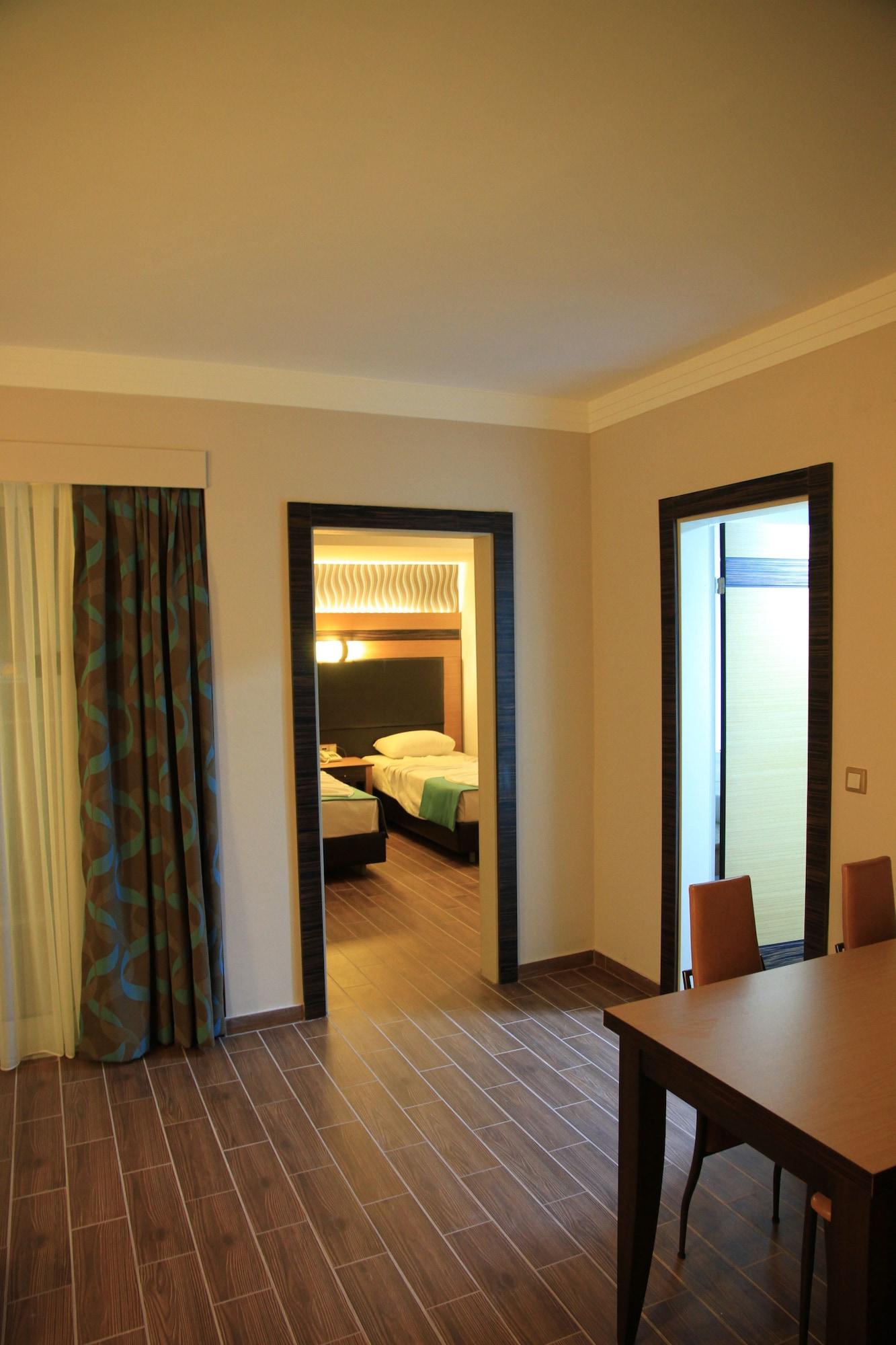 Club Alpina Hotel Мармарис Екстериор снимка