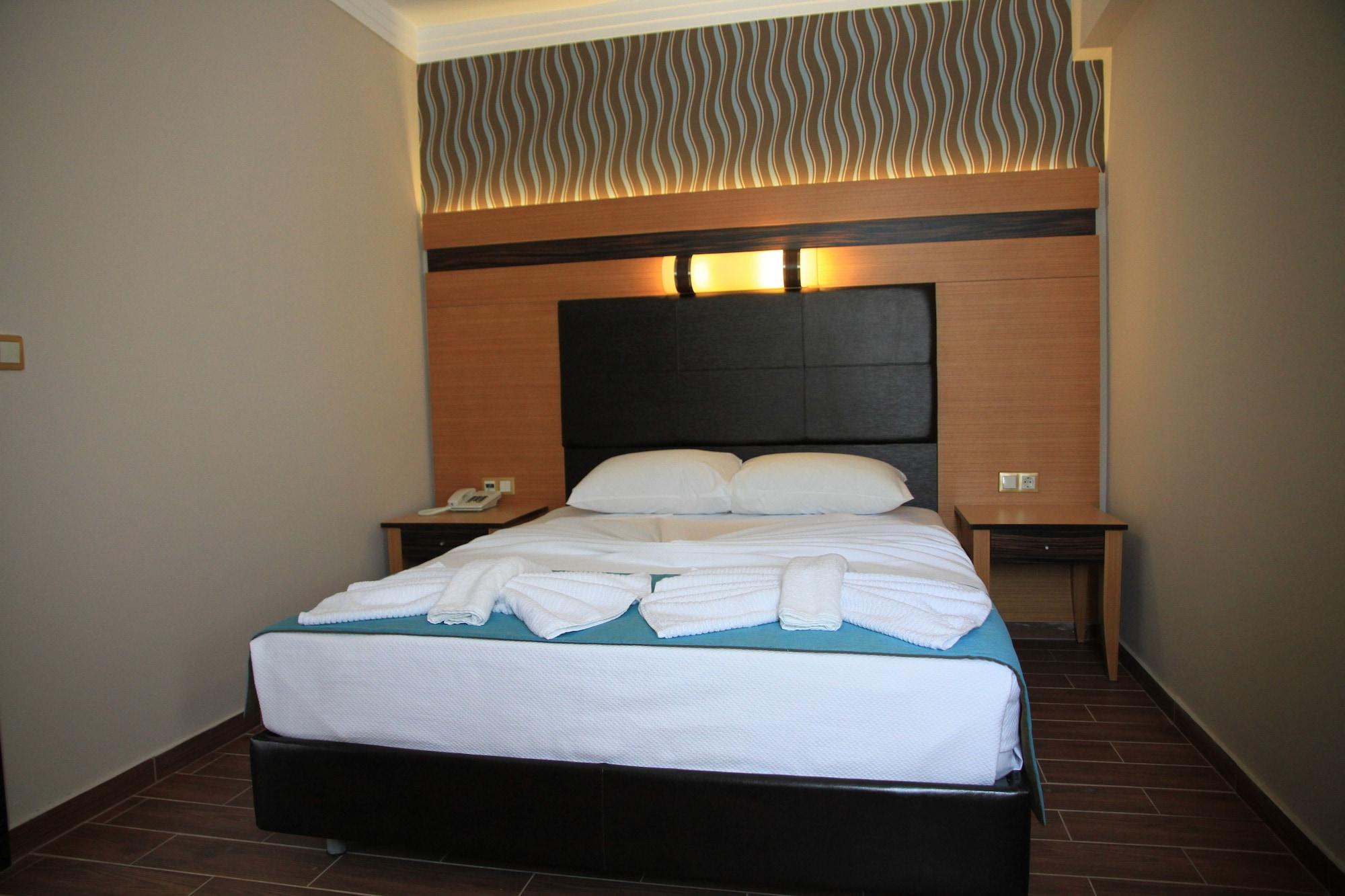 Club Alpina Hotel Мармарис Екстериор снимка