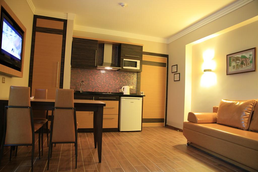 Club Alpina Hotel Мармарис Екстериор снимка