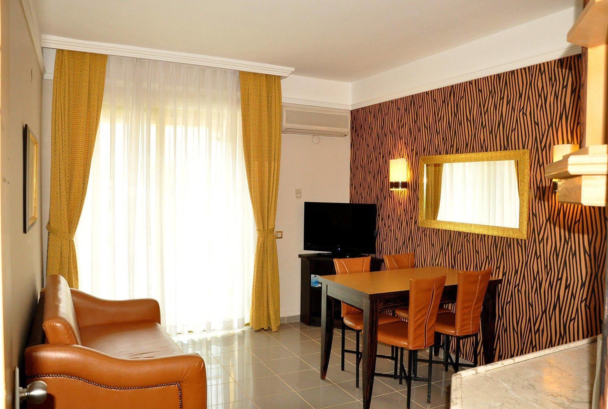 Club Alpina Hotel Мармарис Екстериор снимка
