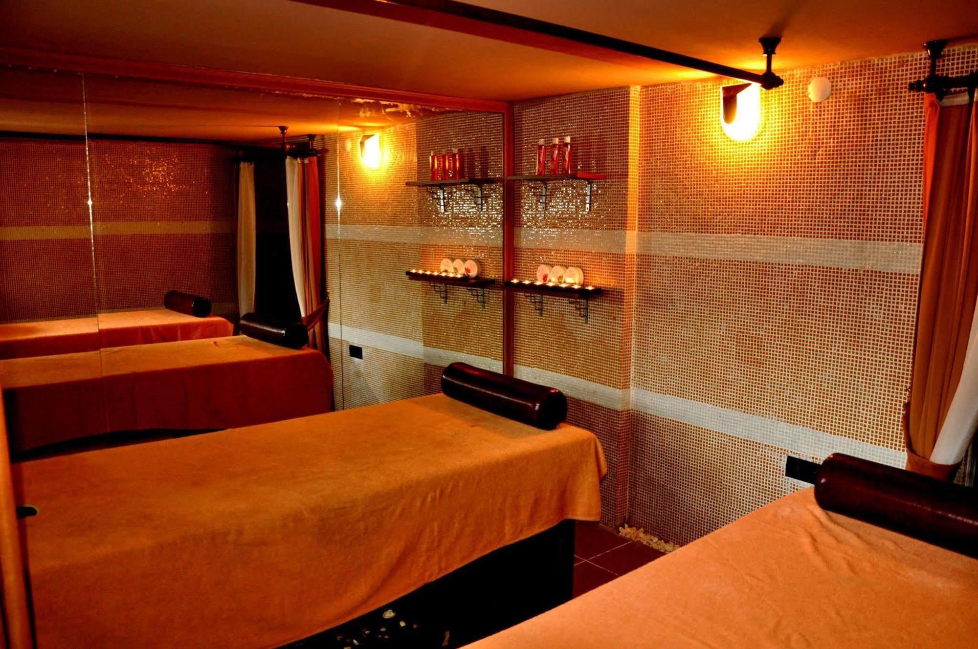 Club Alpina Hotel Мармарис Екстериор снимка
