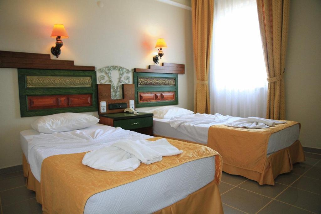 Club Alpina Hotel Мармарис Екстериор снимка